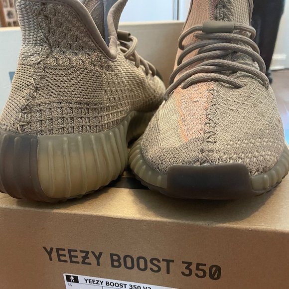 Adidas Yeezy Boost 350 V2 Santau  Size 11